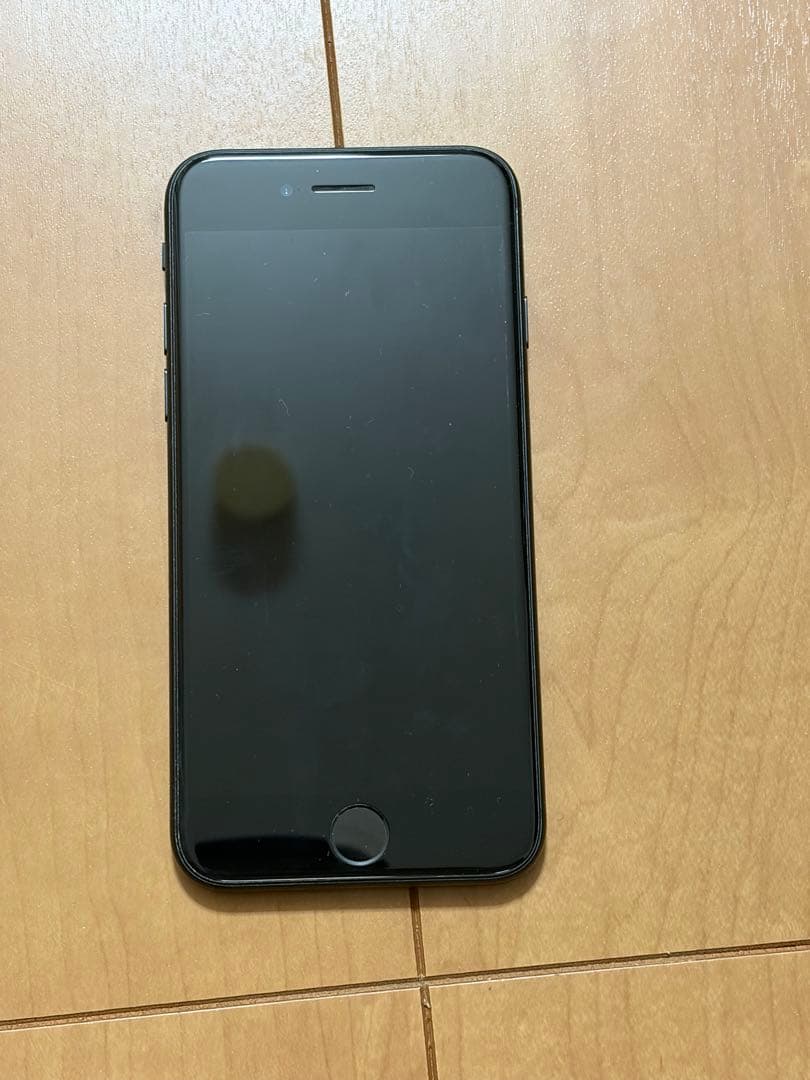 Apple iPhone SE 第二世代　ブラック