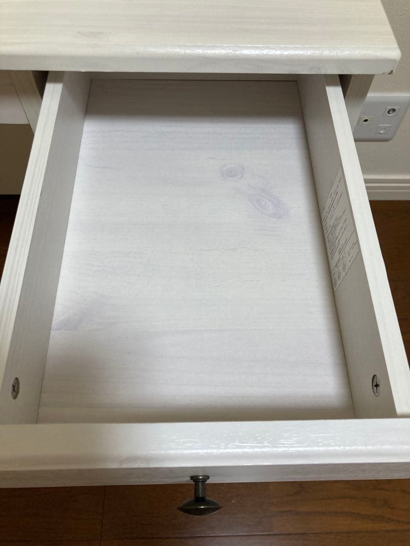 ニトリ 机 デスク【組立済そのまま使える】【送料込】白 モダン 北欧 ガラス戸