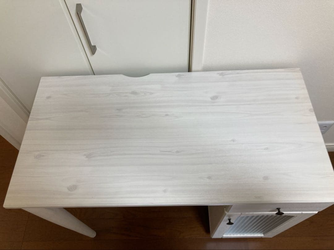 ニトリ 机 デスク【組立済そのまま使える】【送料込】白 モダン 北欧 ガラス戸
