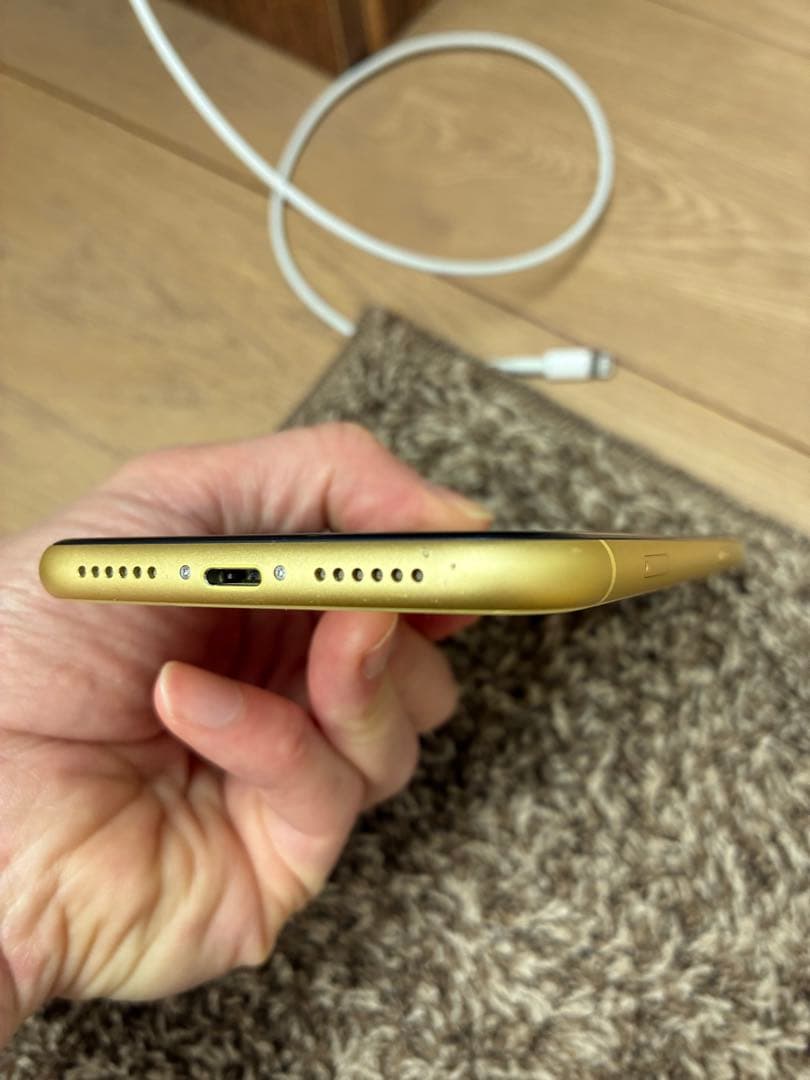 iPhone11 イエロー 64GB 最大容量76% simフリー