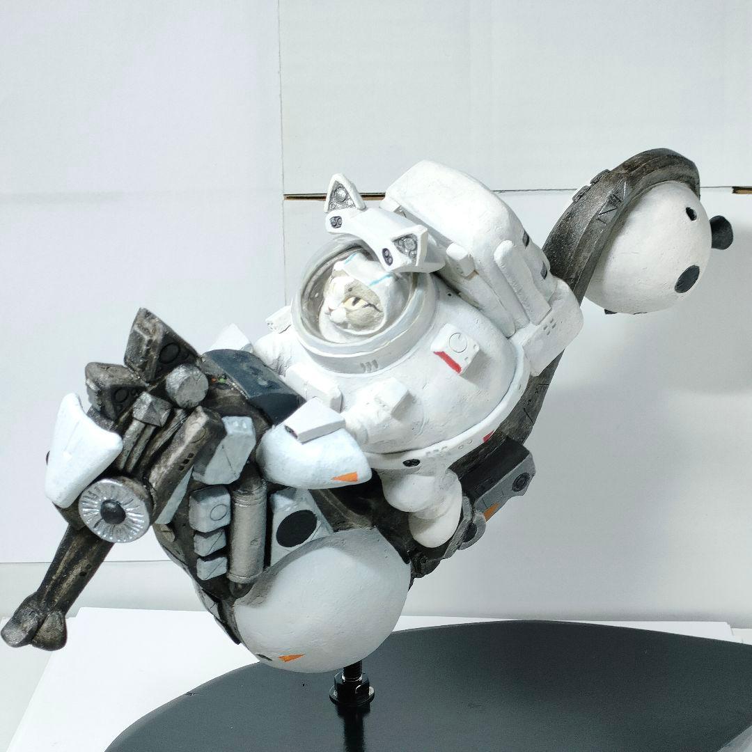 正木卓 陶器猫アート制作 SF映画に登場するような乗り物や宇宙人を表現